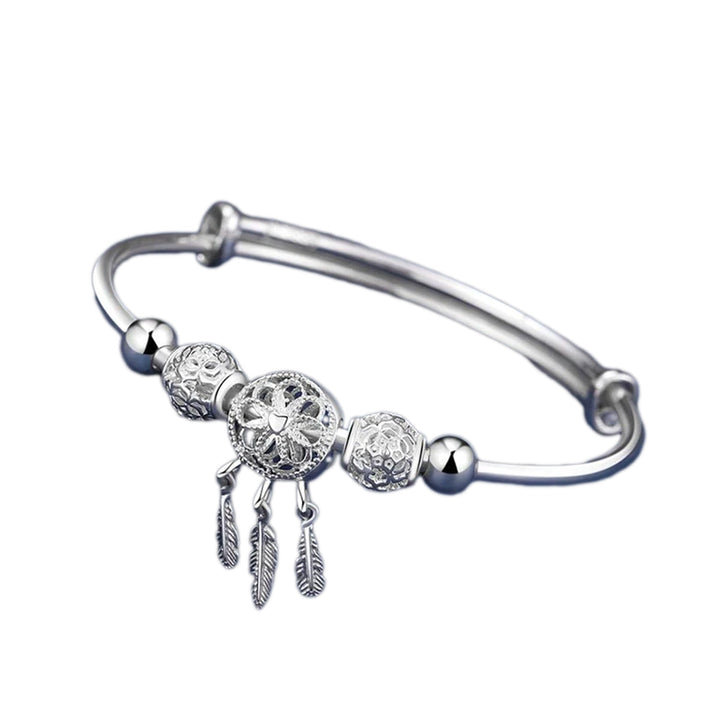 "Elegant drömfångare armband i sterling silver, justerbar passform med intrikat design för kvinnor."