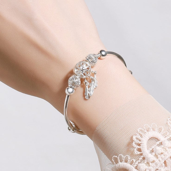 "Elegant drömfångare armband i sterling silver, justerbar passform med intrikat design för kvinnor."