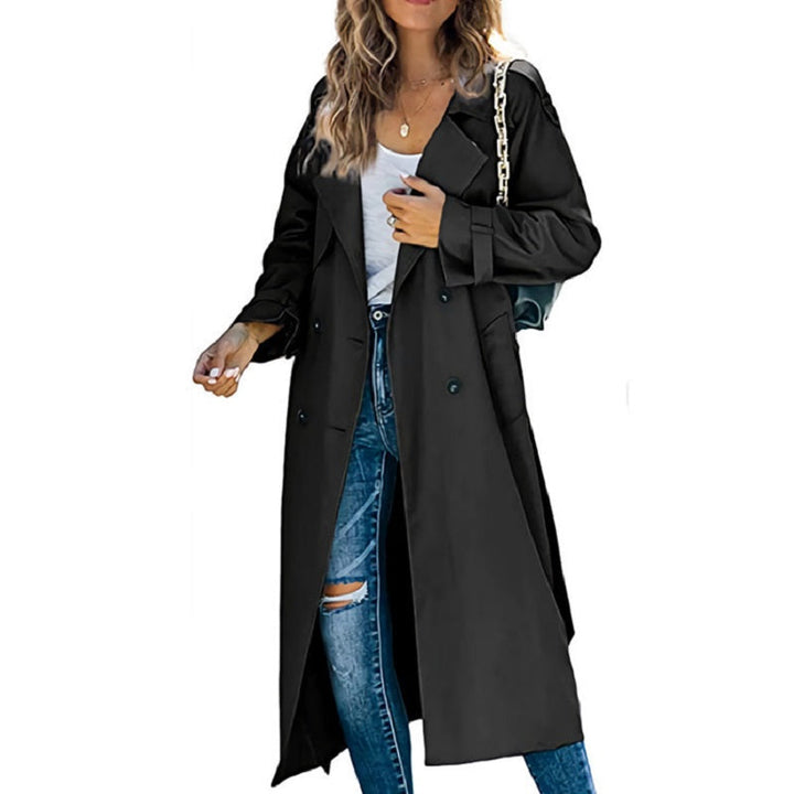 Elegant dubbelknäppt trenchcoat för kvinnor, lång och stilren design, perfekt för alla tillfällen.