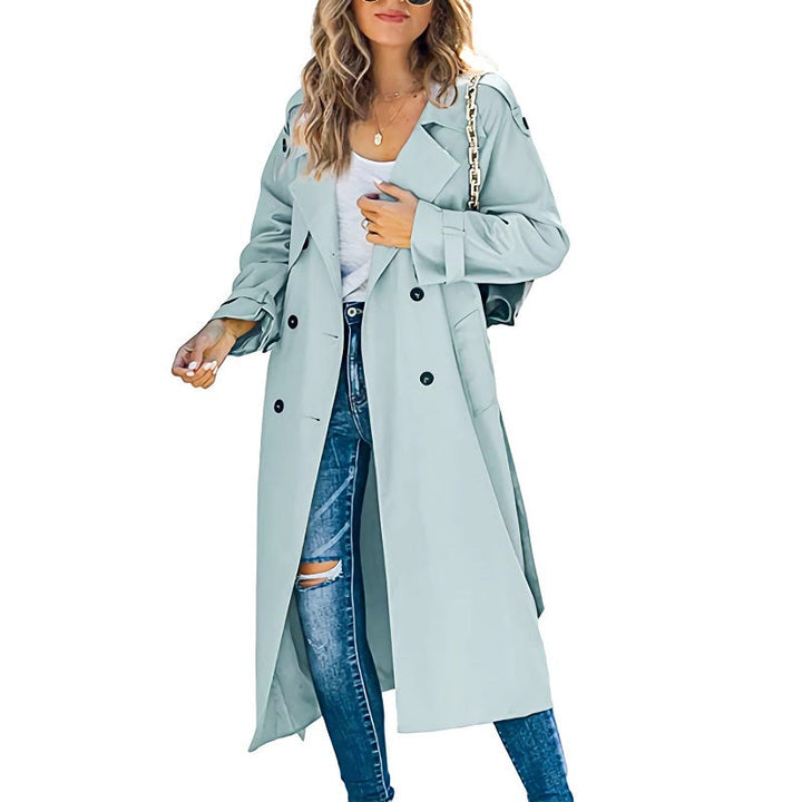 Elegant dubbelknäppt trenchcoat för kvinnor, lång och stilren design, perfekt för alla tillfällen.