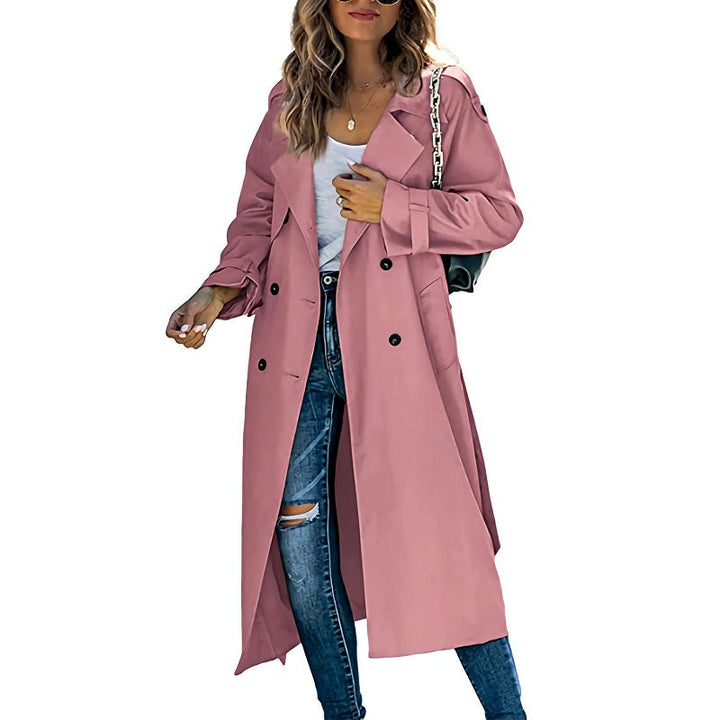 Elegant dubbelknäppt trenchcoat för kvinnor, lång och stilren design, perfekt för alla tillfällen.