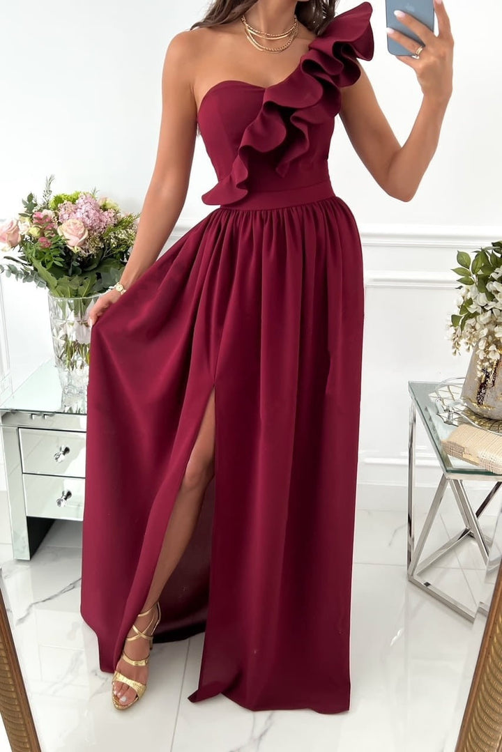 "Elegant enaxlad maxiklänning i mjuk tyg, perfekt för formella tillfällen; markerar feminin charm och modern stil."
