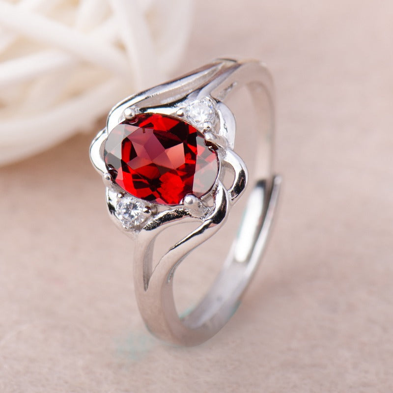 "Elegant födelsesten ring med oval sten & cubic zirconia, perfekt för kvinnor, vardag & festliga tillfällen, i blå och röd."