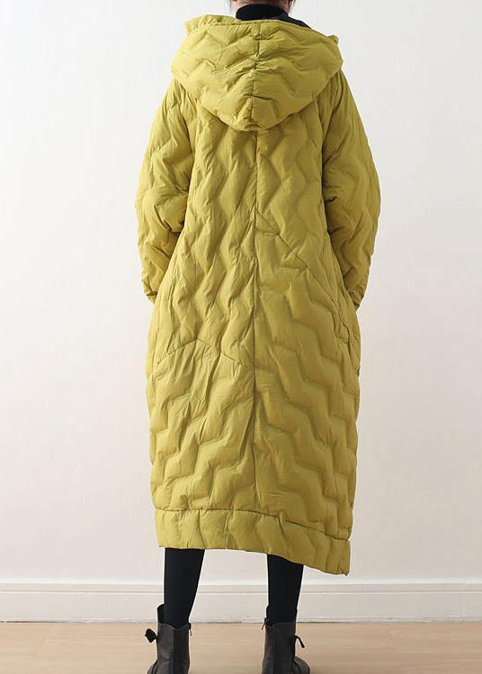 "Elegant gul damkappa med huva i bomullsblandning, asymmetrisk design, perfekt för avslappnade tillfällen och oväntat väder."