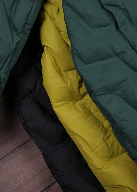 "Elegant gul damkappa med huva i bomullsblandning, asymmetrisk design, perfekt för avslappnade tillfällen och oväntat väder."
