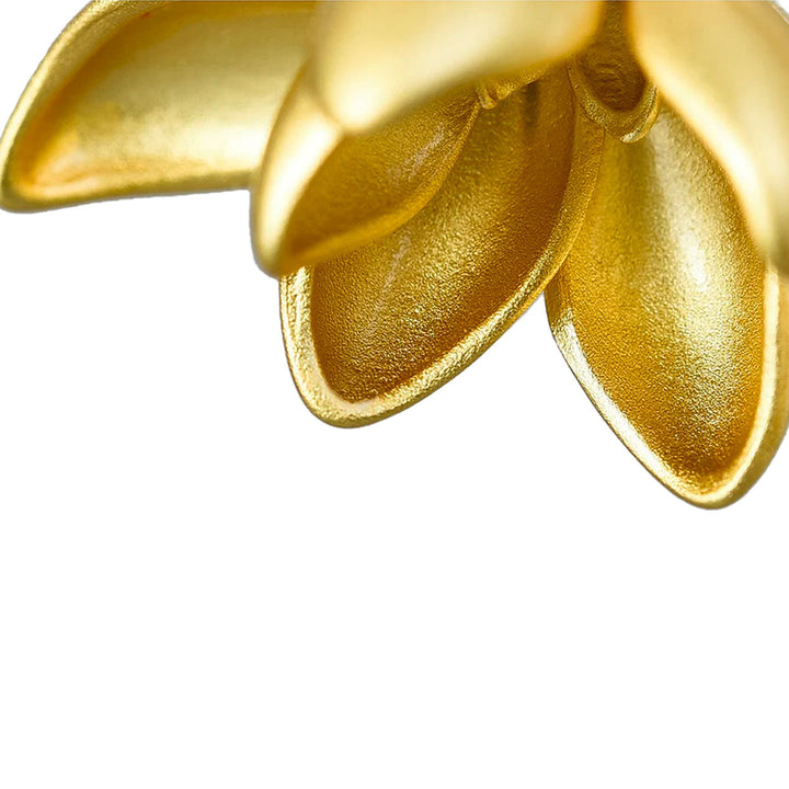 "Elegant guld och silver hinglande magnolia örhängen för kvinnor, perfekt accessoar för stil och skönhet."