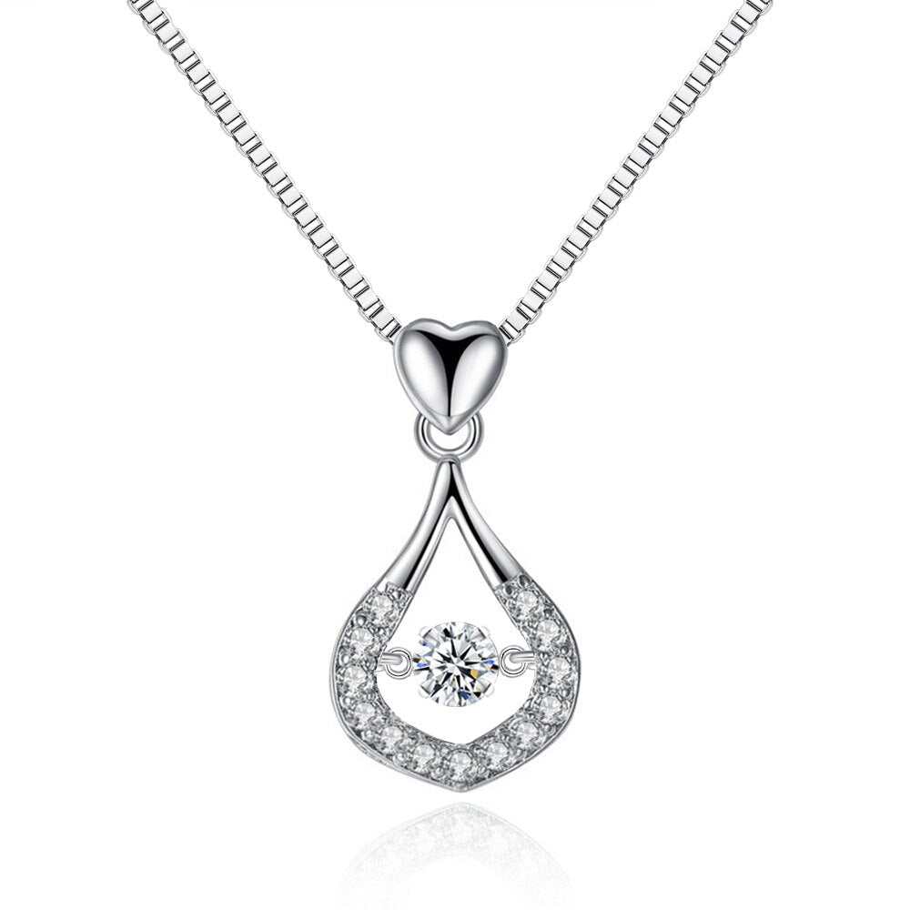 "Elegant halsband i vattendroppe kristall med 925 silver, gnistrande stil för kvinnors vardags- eller festliga klädsel."