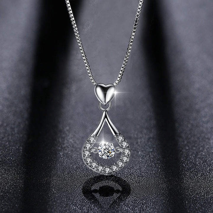 "Elegant halsband i vattendroppe kristall med 925 silver, gnistrande stil för kvinnors vardags- eller festliga klädsel."
