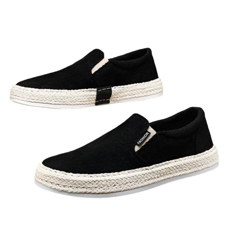 "Elegant herr espadrilles i svart och vit sportig stil med jutesula, perfekt för sommardagar och informella tillfällen."
