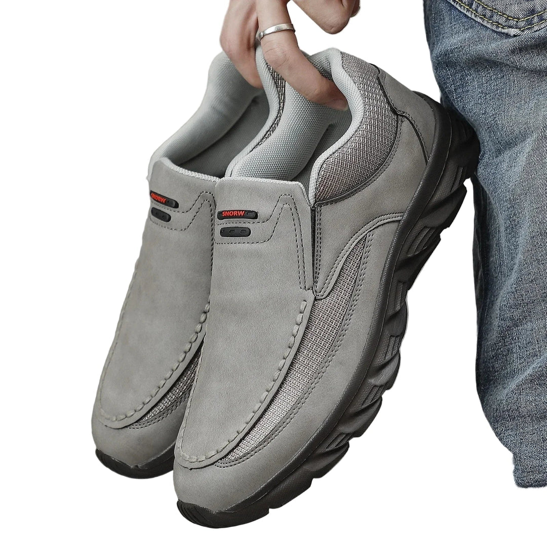 "Elegant herr loafers i PU-läder med retrodesign i brun ton, perfekt för både vardag och formella tillfällen."