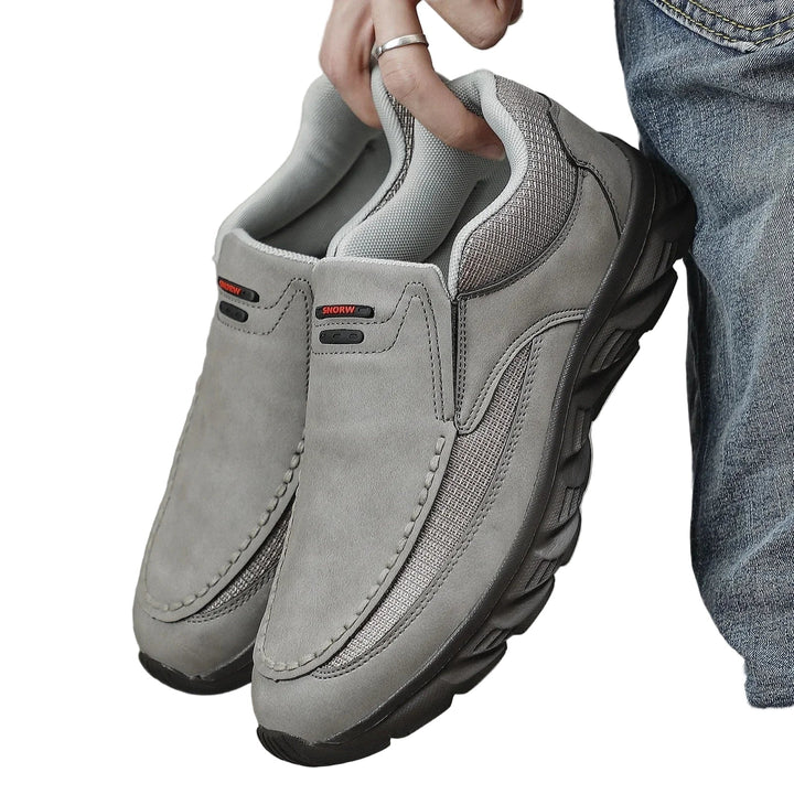 "Elegant herr loafers i PU-läder med retrodesign i brun ton, perfekt för både vardag och formella tillfällen."