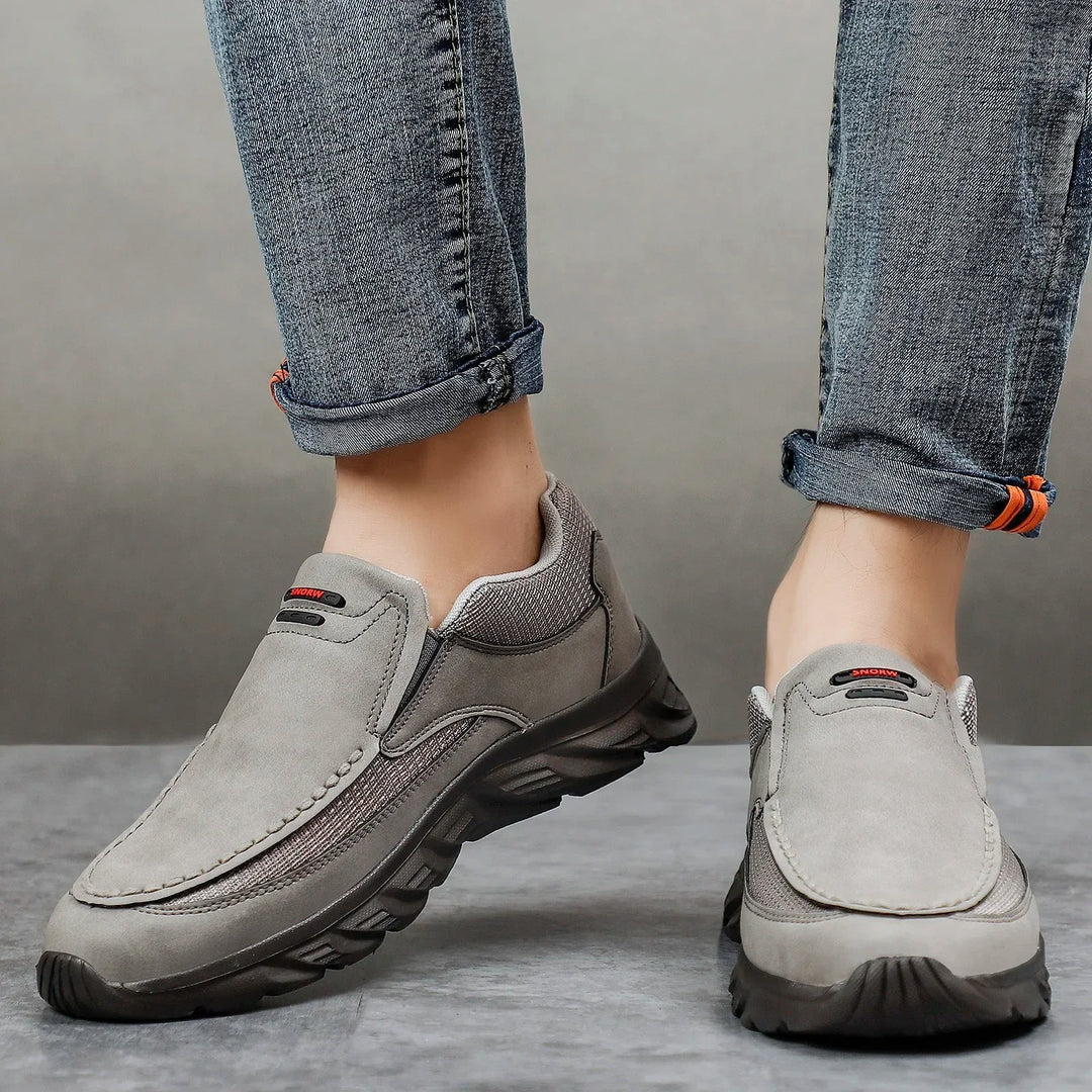 "Elegant herr loafers i PU-läder med retrodesign i brun ton, perfekt för både vardag och formella tillfällen."