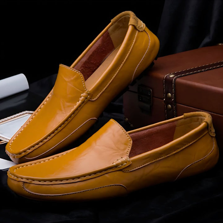 "Elegant herr loafers i PU-läder, stilrena och komfortabla, perfekt för vardag och formella tillfällen."