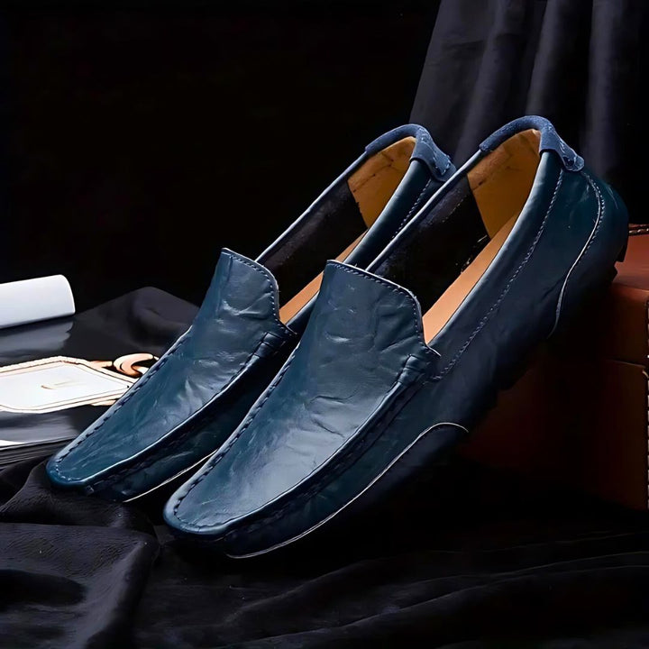 "Elegant herr loafers i PU-läder, stilrena och komfortabla, perfekt för vardag och formella tillfällen."