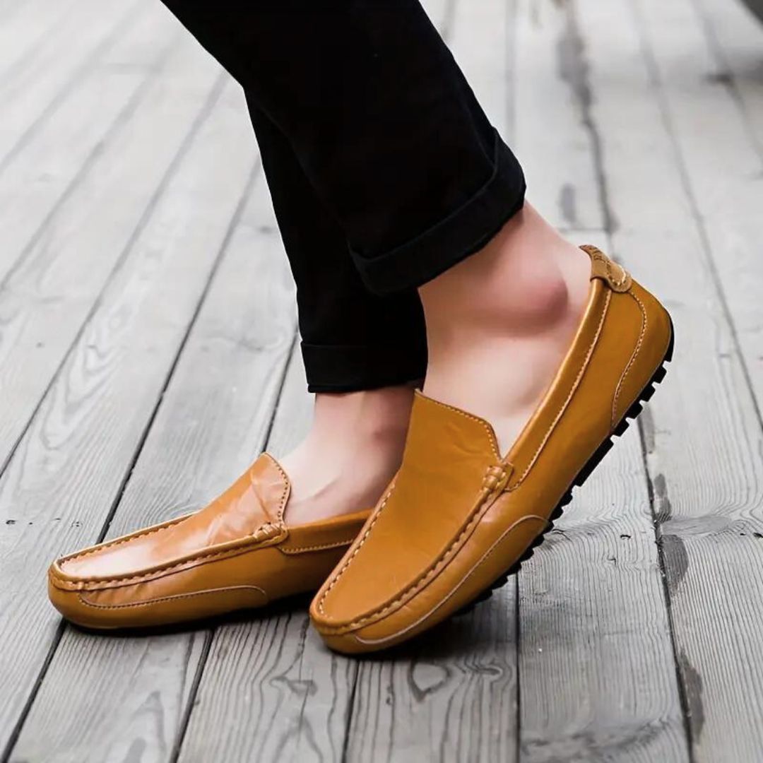 "Elegant herr loafers i PU-läder, stilrena och komfortabla, perfekt för vardag och formella tillfällen."