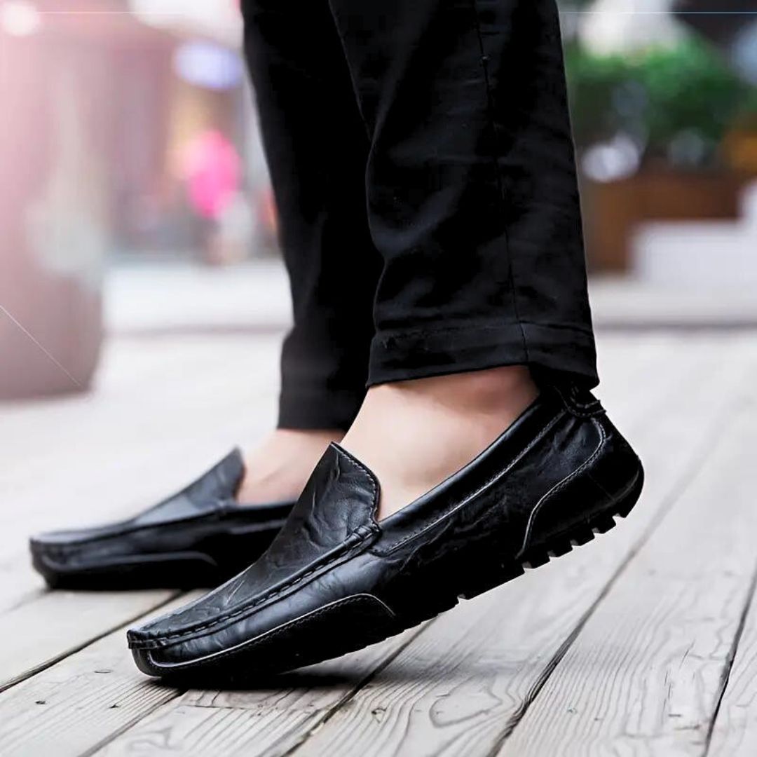"Elegant herr loafers i PU-läder, stilrena och komfortabla, perfekt för vardag och formella tillfällen."