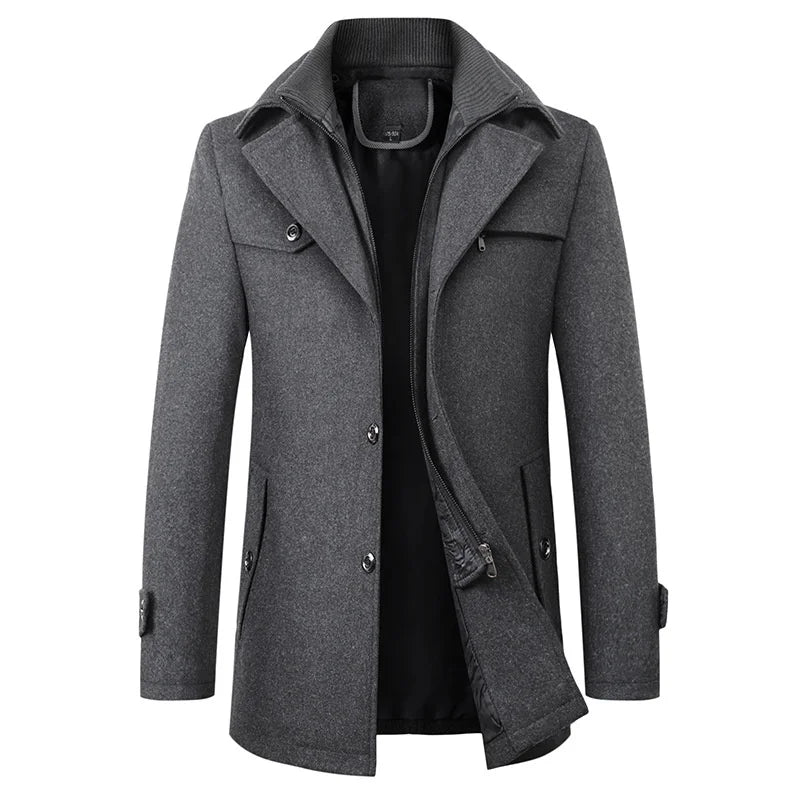 "Elegant herrkappa med hög krage, stilren design i brun, grå, mörkröd eller svart, perfekt för sofistikerad stil."