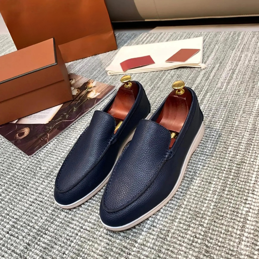 Elegant herrmocassin med PU-läder, slip-on design och gummisula, i tidlös brun färg för både formella och avslappnade tillfäl