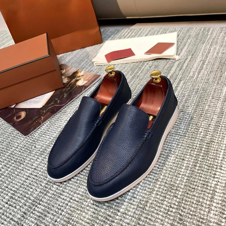 Elegant herrmocassin med PU-läder, slip-on design och gummisula, i tidlös brun färg för både formella och avslappnade tillfäl