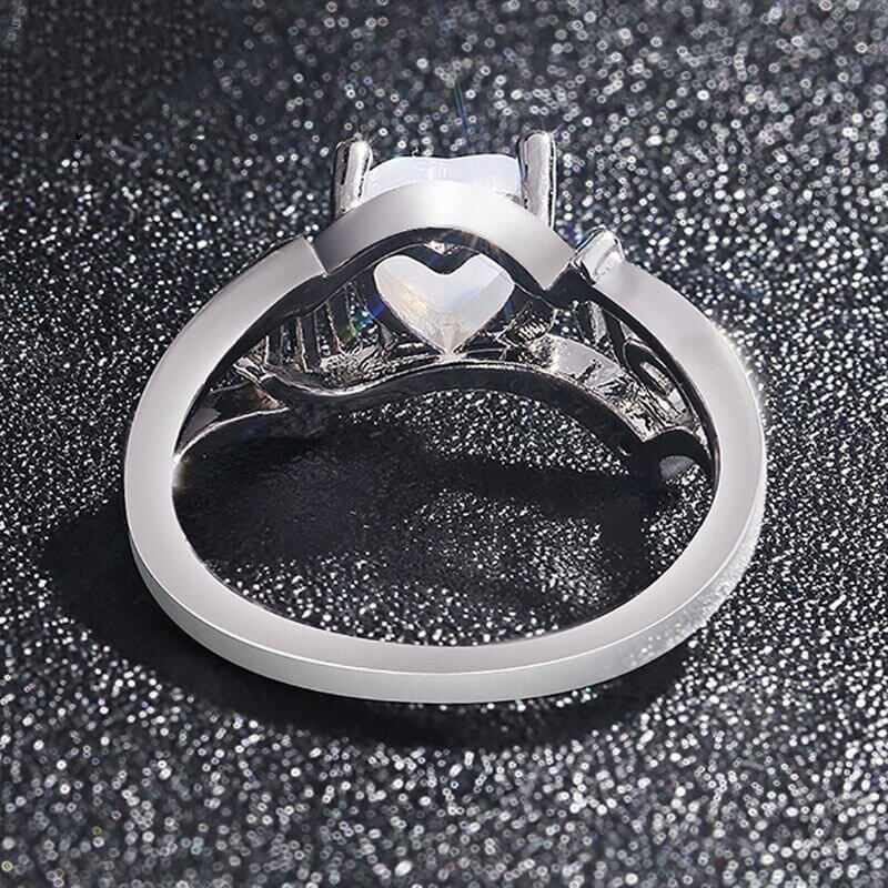 "Elegant hjärta opalring för kvinnor med bokstavsdetalj, silvermetall, perfekt som present"