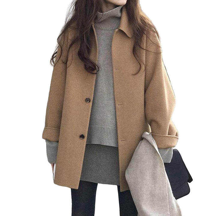 "Elegant höstkappa för kvinnor i beige ton, stilren design perfekt för både vardag och affärsbruk, komfort och värme."