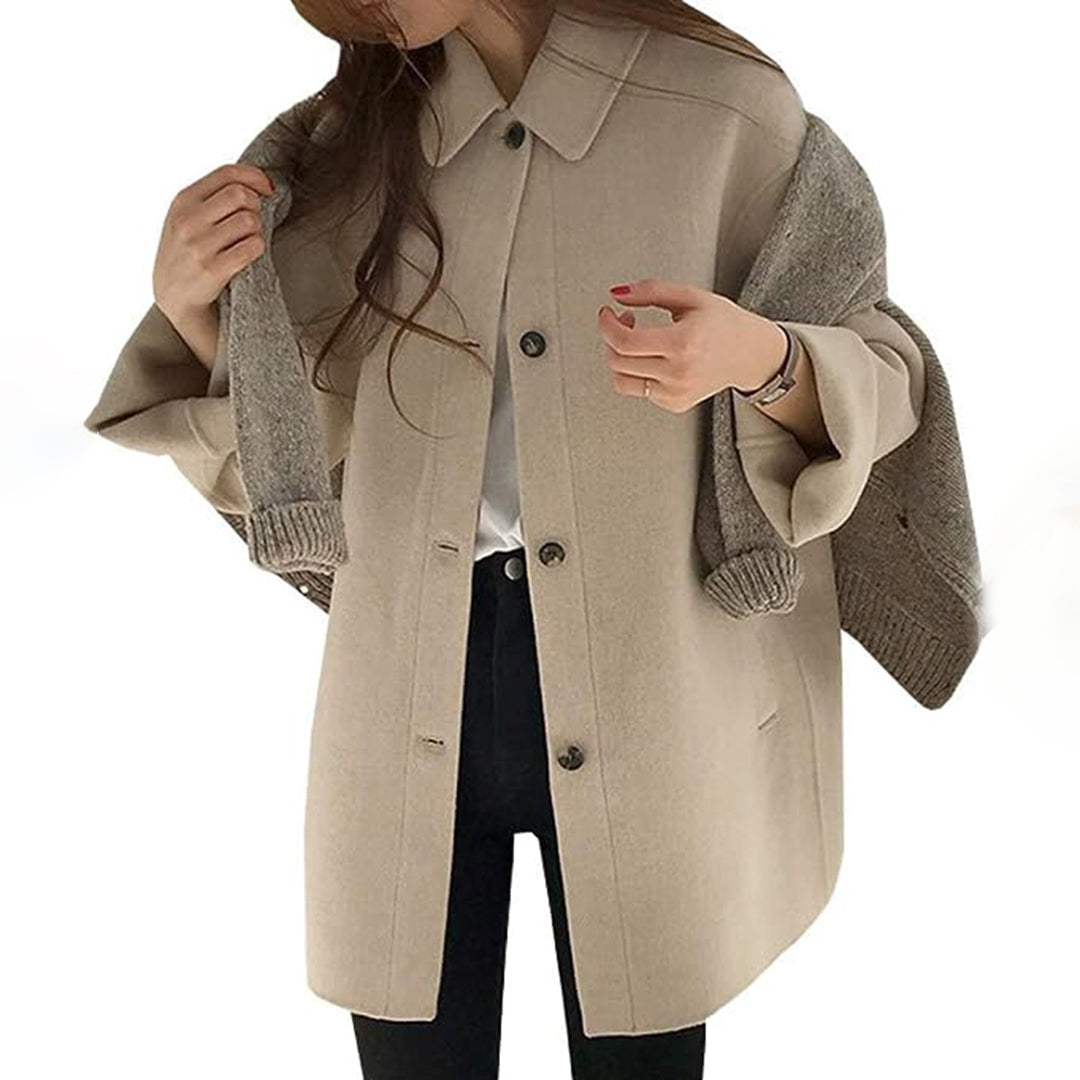 "Elegant höstkappa för kvinnor i beige ton, stilren design perfekt för både vardag och affärsbruk, komfort och värme."
