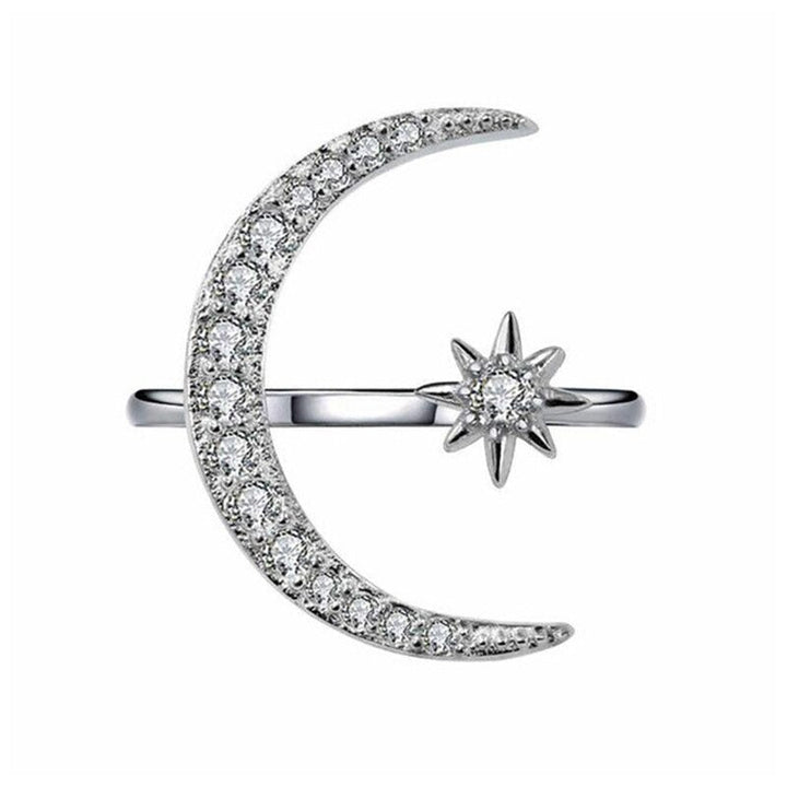 "Elegant justerbar halvmåne- och stjärndesignring i glänsande silver, perfekt för kvinnor som söker stil och variation."