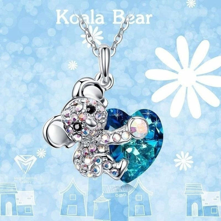 "Elegant koalabjörn halsband för kvinnor, blått hjärta av Swarovski-kristaller, detaljrikt design, smyckestillbehör."