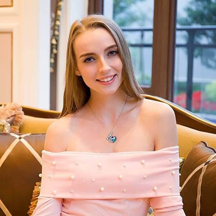 "Elegant koalabjörn halsband för kvinnor, blått hjärta av Swarovski-kristaller, detaljrikt design, smyckestillbehör."