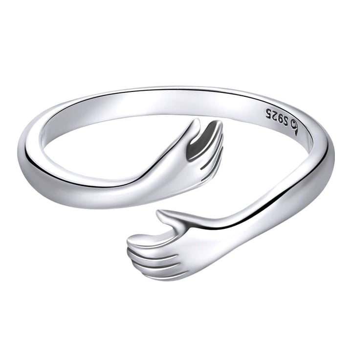 "Elegant kärlek kramring i justerbart silver med textdesign, idealisk för kvinnliga accessoarer och symbol för närhet."