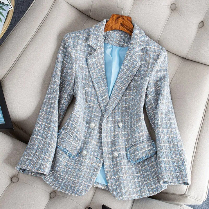 "Elegant kvinnor tweed höstkavaj, skräddarsydd passform, modern twist, enkelknäppt stil, helfodrad komfort."