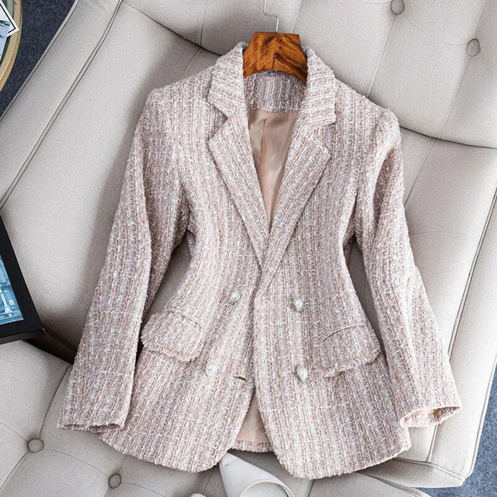 "Elegant kvinnor tweed höstkavaj, skräddarsydd passform, modern twist, enkelknäppt stil, helfodrad komfort."