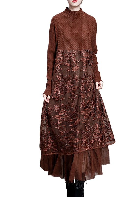 "Elegant lång klänning för kvinnor med broderad o-neck och tidlös design, perfekt för både vardag och speciella tillfällen."