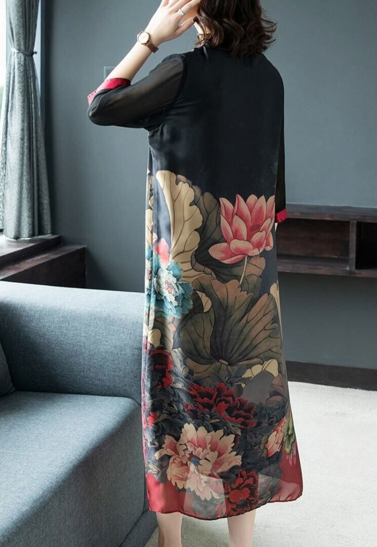 "Elegant lös silkesklänning för kvinnor med blommigt mönster, V-ringning och bekvämt tyg i mjukt silke, somrig design."