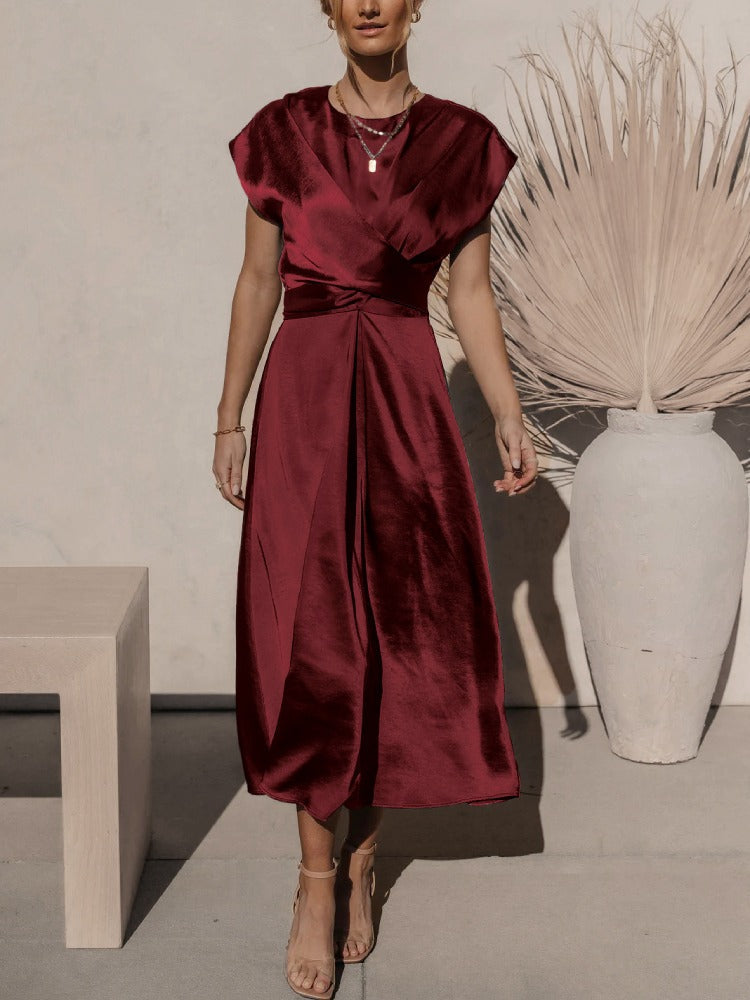 Elegant midi klänning för kvinnor med lagerdesign och andningsbart material, perfekt för vår- och sommartillställningar.