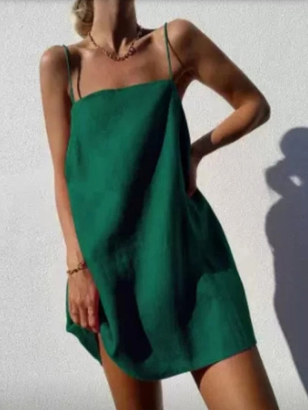 "Elegant mini sommarklänning för kvinnor med spaghetti band, luftigt passform, perfekt för sommar och strandpromenader."