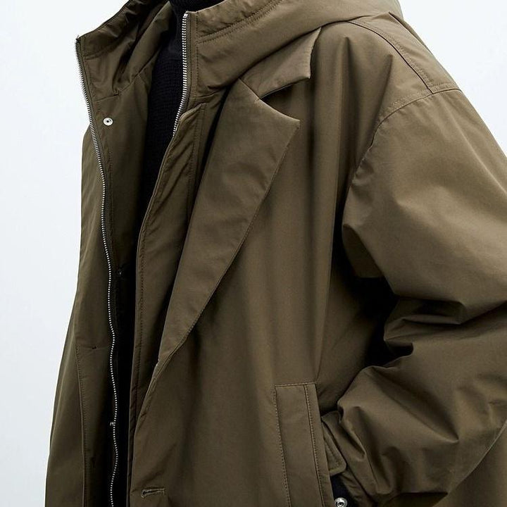 "Elegant mäns vattenavvisande trenchcoat med huva, stilren design perfekt för höst och vinter, slimmad siluett"