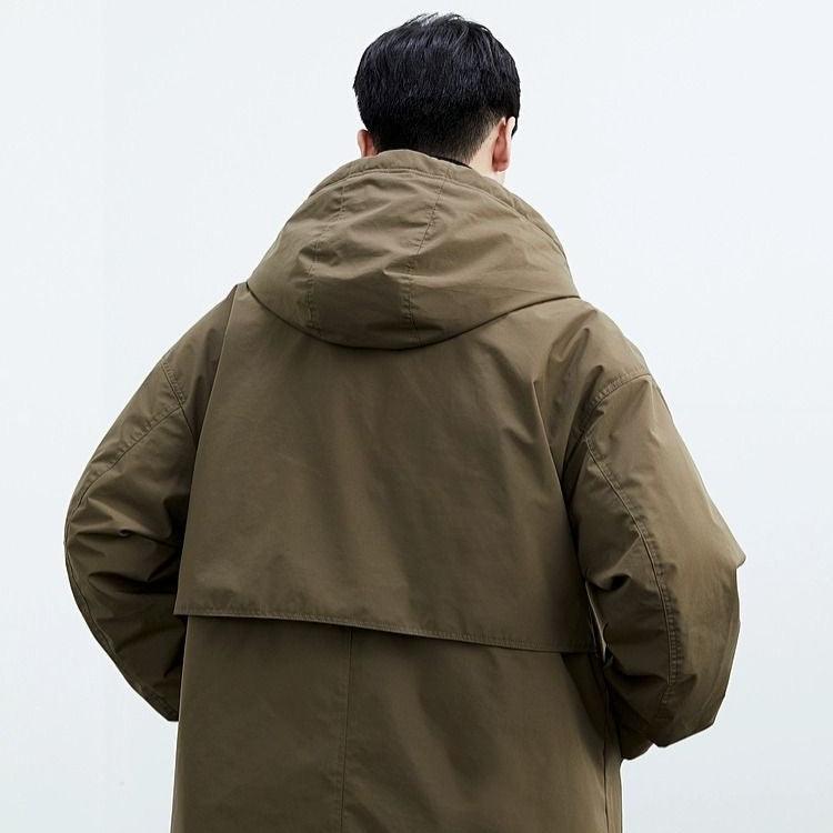 "Elegant mäns vattenavvisande trenchcoat med huva, stilren design perfekt för höst och vinter, slimmad siluett"