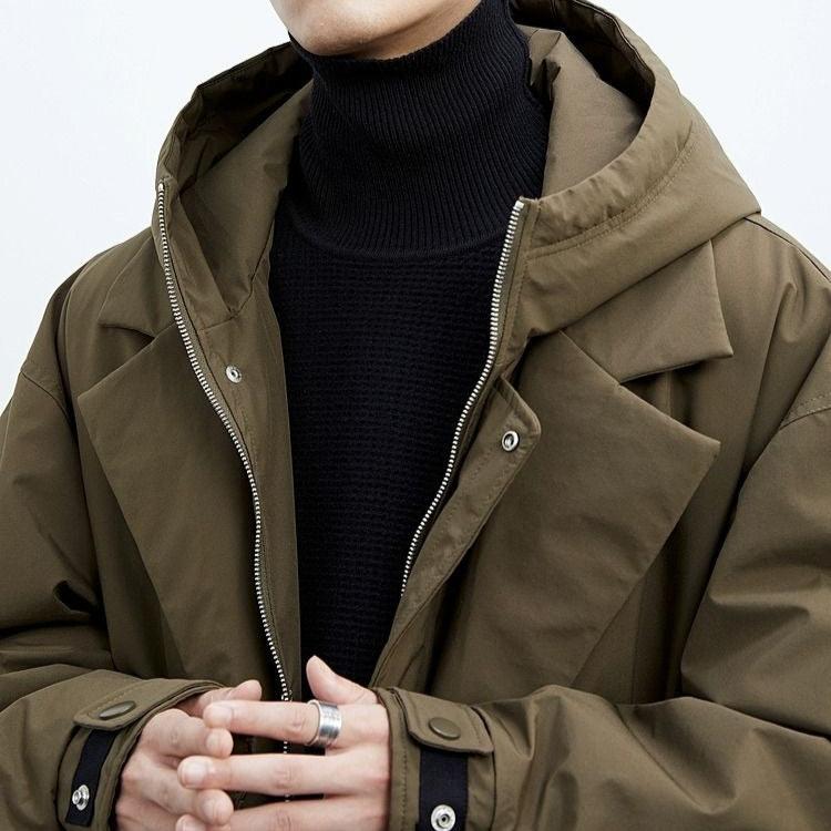 "Elegant mäns vattenavvisande trenchcoat med huva, stilren design perfekt för höst och vinter, slimmad siluett"
