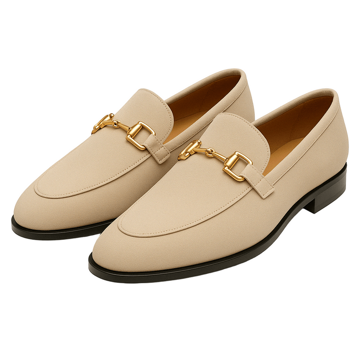"Elegant mockastil herrloafers med vadderad insida, rund tå och låg klack, perfekt för både formella och avslappnade tillfäll