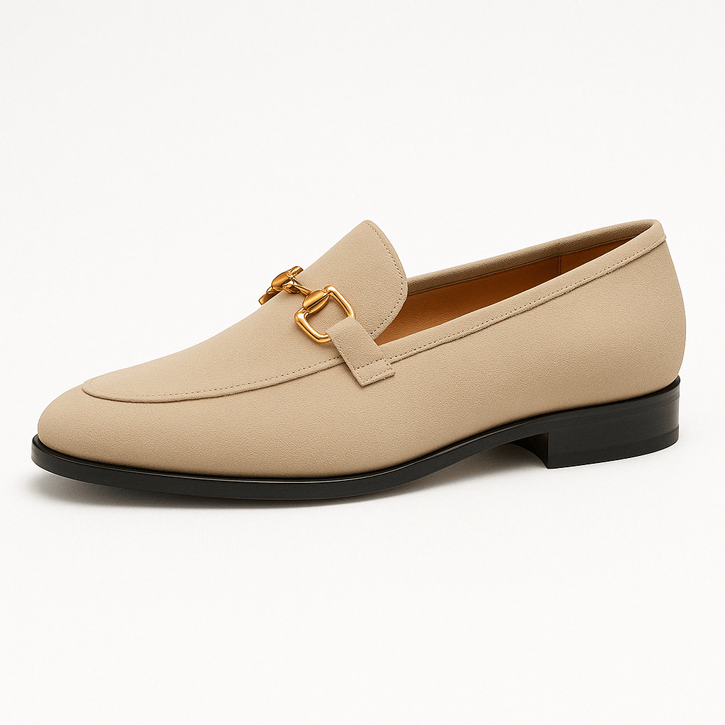 "Elegant mockastil herrloafers med vadderad insida, rund tå och låg klack, perfekt för både formella och avslappnade tillfäll