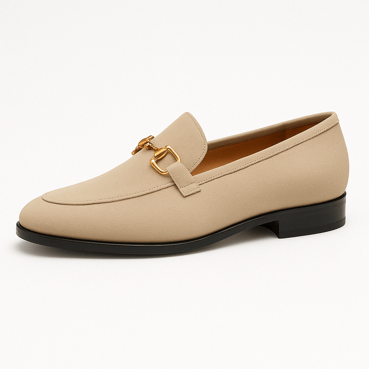 "Elegant mockastil herrloafers med vadderad insida, rund tå och låg klack, perfekt för både formella och avslappnade tillfäll