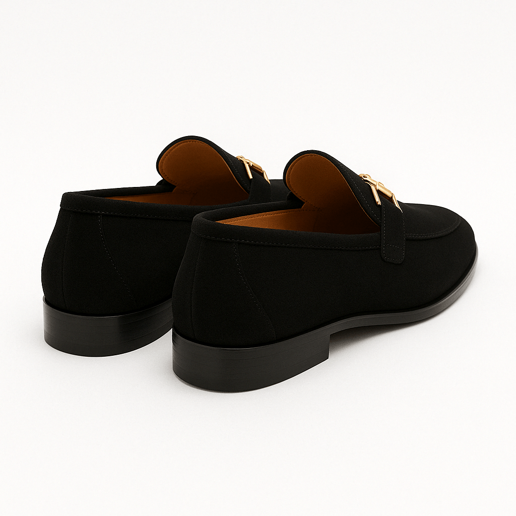 "Elegant mockastil herrloafers med vadderad insida, rund tå och låg klack, perfekt för både formella och avslappnade tillfäll