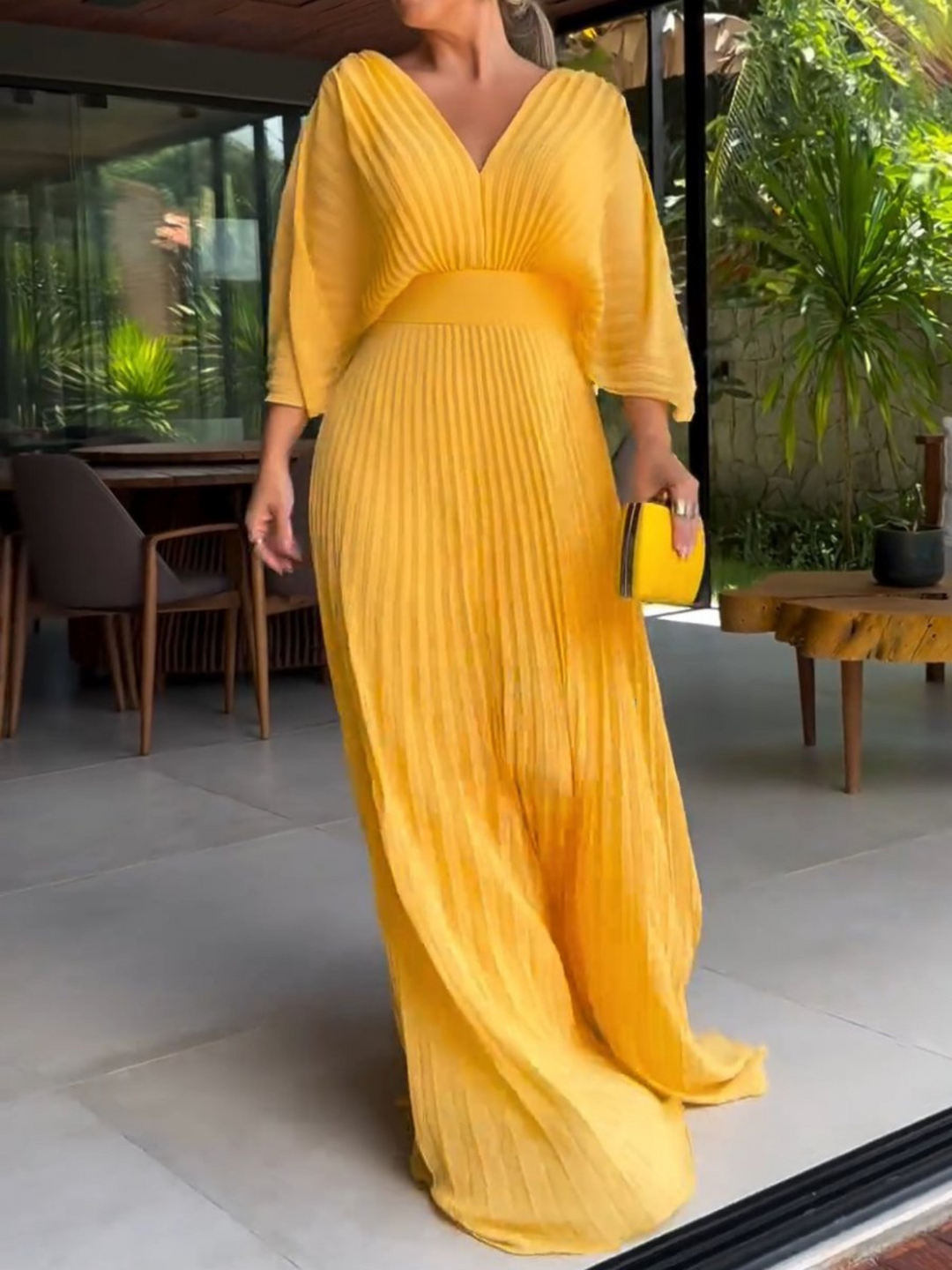 "Elegant plisserad dam maxi klänning för fest, tidlös design, flera färger, smickrande silhuett, polyester."