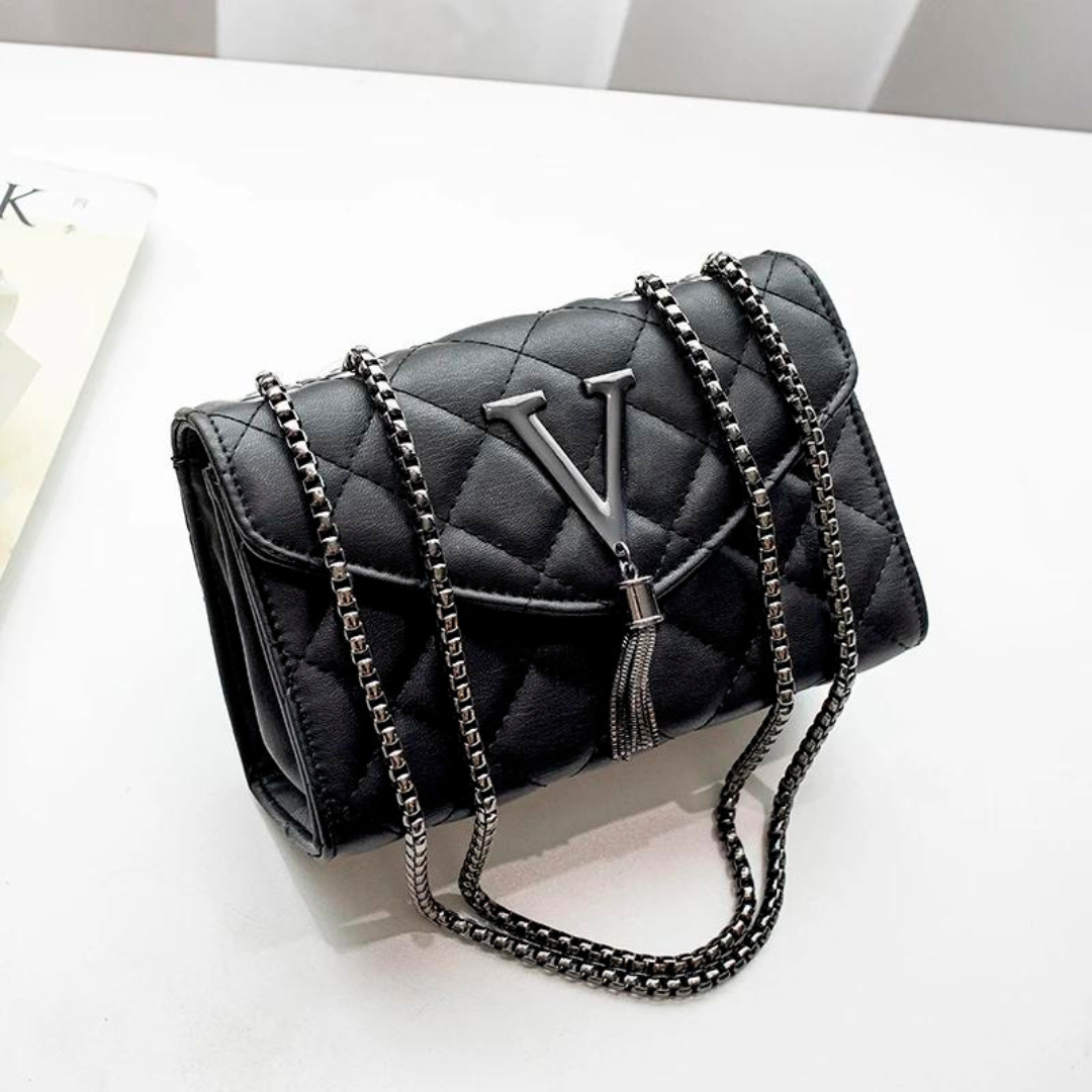 "Elegant quiltad crossbody-väska i PU-läder med justerbar rem och chic tasseldetalj, perfekt för vardagligt bruk."