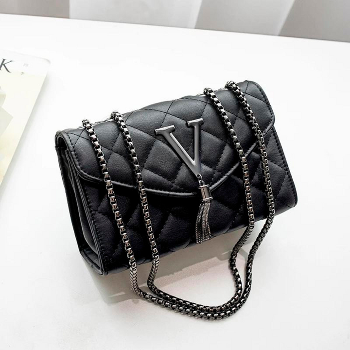 "Elegant quiltad crossbody-väska i PU-läder med justerbar rem och chic tasseldetalj, perfekt för vardagligt bruk."