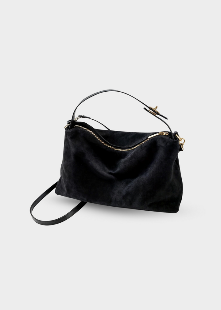 "Elegant rymlig damväska i konstmocka med texturerad yta och neutral design, perfekt för vardag och kväll."