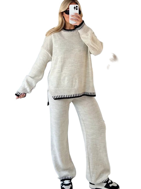 "Elegant stickad klänning med rund hals, långärmad och sofistikerad design, perfekt för alla tillfällen."