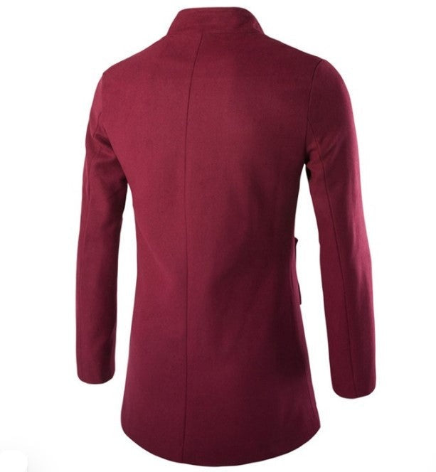 "Elegant trenchcoat för män med stående krage, enkelknäppning och sidofickor, perfekt för både formella och informella tillfä