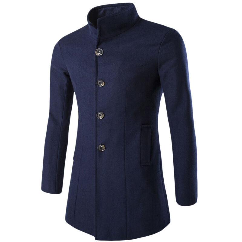 "Elegant trenchcoat för män med stående krage, enkelknäppning och sidofickor, perfekt för både formella och informella tillfä